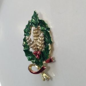intage Gerry's Pine Cones & Holly Christmas Brooch
